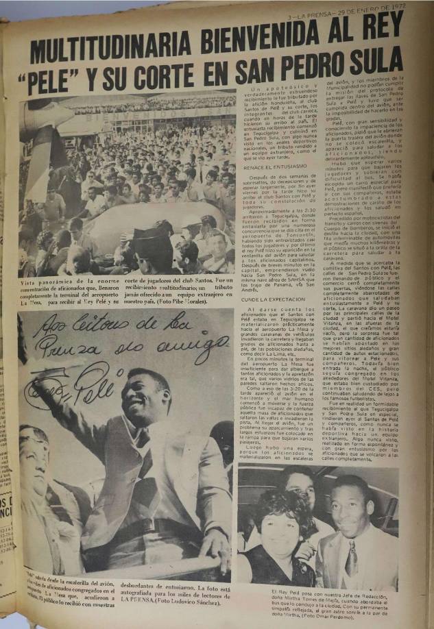 El pueblo hondureño dio un apoteósico recibimiendo al Rey Pelé. Los aficionados llenaron completamente la terminal del aeropuerto sampedrano.