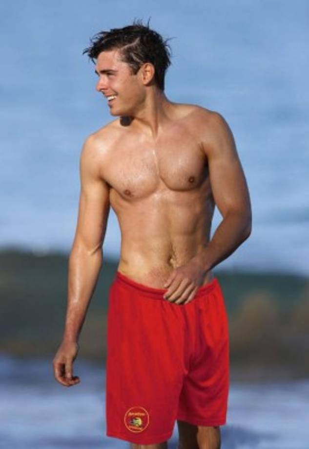 Zac Efron interpreta a Matt Brody, un excampeón olímpico de natación egocéntrico y fanfarrón que correrá por las playas cuando calienta el sol.<br/><br/>El filme de 114 minutos es la adaptación al cine de la serie 'Guardianes de la Bahía'. Narrará la historia del esforzado socorrista Mitch Buchannon y su choque de carácter con un bravucón socorrista novato . Juntos descubren una trama delictiva local que amenaza el futuro de la bahía. <br/><br/><br/><br/><br/><br/><br/><br/>