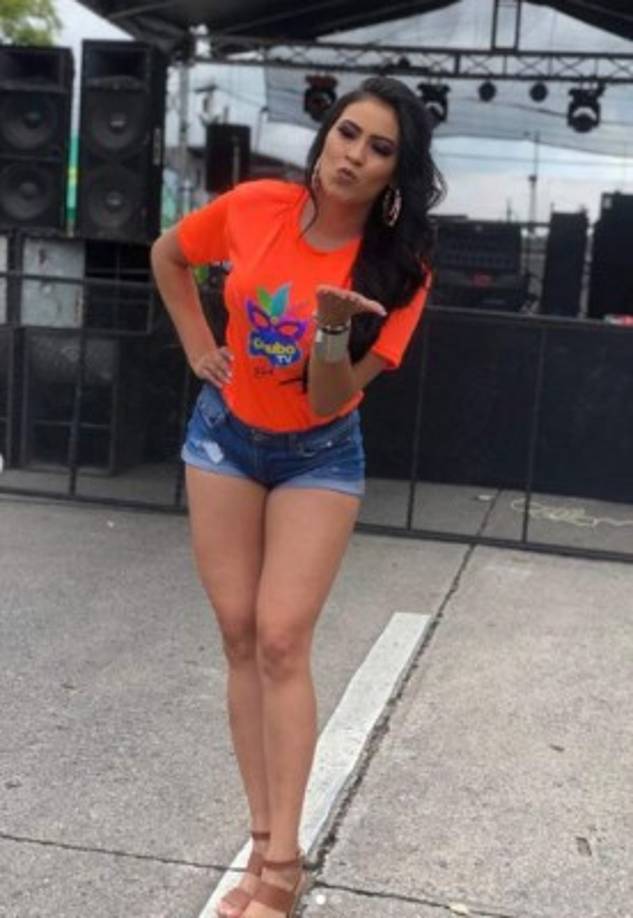 Alejandra Rubio robo suspiros al lucir su espectacular figura con un short corto.