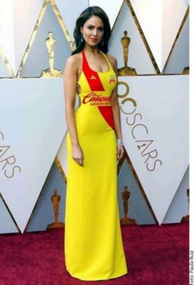 'Estoy muy orgullosa, no estaríamos aquí sin mujeres latinas como Salma Hayek, Penélope Cruz y Sofía Vergara', expresó Eiza visiblemente emocionada en su paso por la alfombra roja.