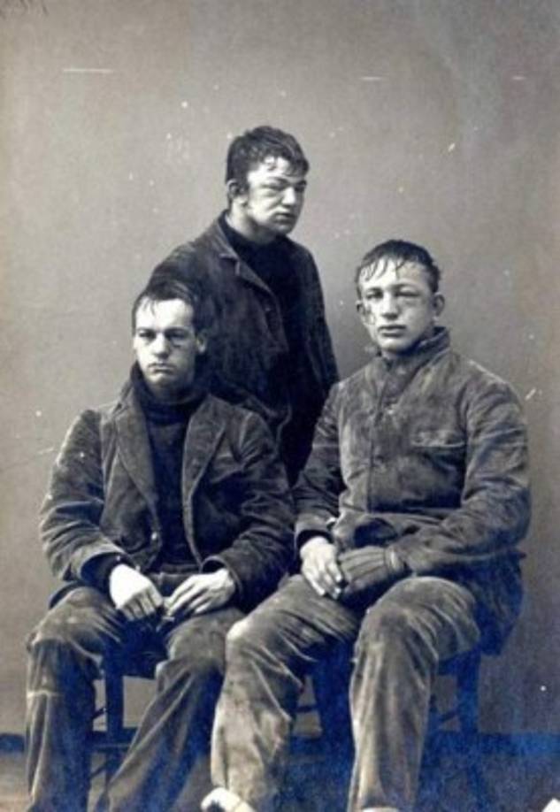 Estudiantes de la universidad de Princeton en los Estados Unidos, luego de jugar con bolas de nieve en 1893.