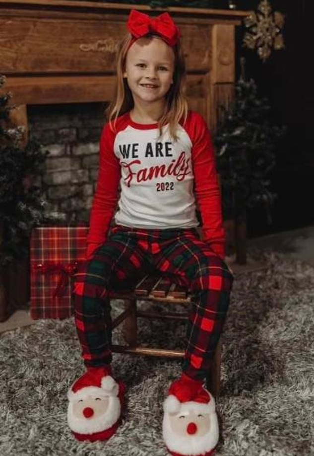 “No puedo agradecer lo suficiente a todos, pero espero que todos sepan, los veo y también mi Athena. Tengo que creer eso o me romperé. Atenea nos ve. Y veo a Atenea en todos ustedes”, agregó la madre.