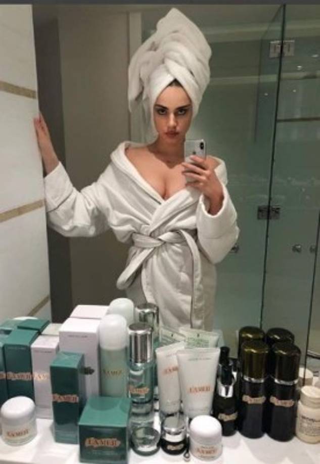 En el año 2006 ganó el segundo lugar en Miss Suiza.