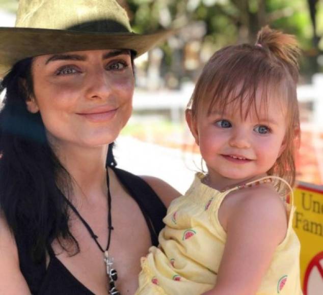 Aislinn Derbez , esposa del actor Mauricio Ochmann, se convirtió en mamá hace casi dos años de la pequeña Kailani.