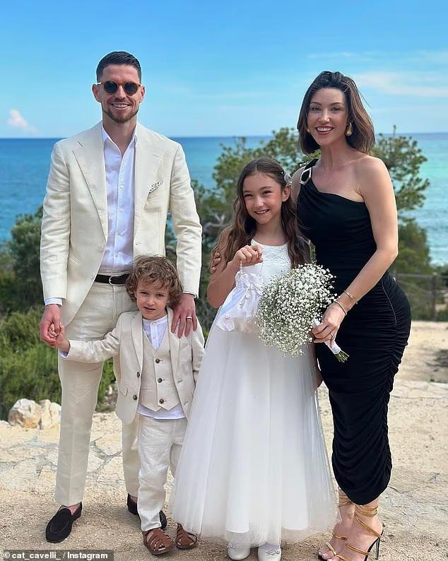 ¿Chappell Roan hizo llorar a la hija de Jude Law? Esto dijo la artista tras la polémica