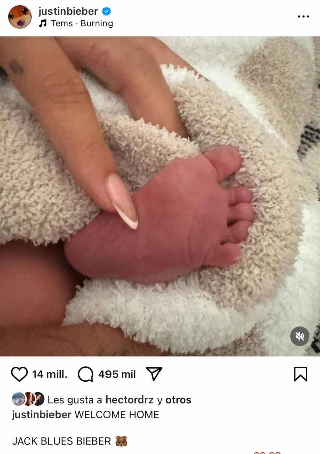 El cantante Justin Bieber publica foto de su recién nacido.