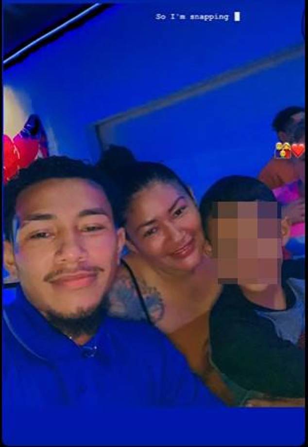 La joven madre y su hijo iban acompañados por otros dos vecinos que se trasladaban en otra motocicleta cuando fueron a impactar con un pickup. 