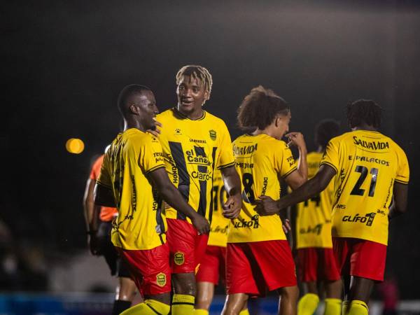 Choloma y Real España se enfrentaron este sábado por la jornada 4 de la Liga Nacional de Honduras.