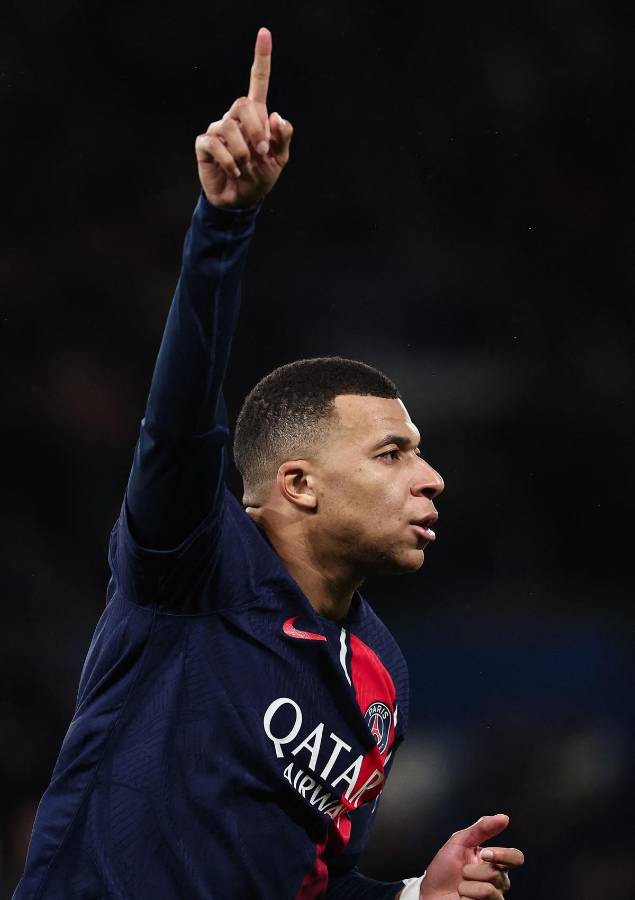Mbappé se lució con dos goles para liderar el triunfo del PSG en el último partido del año.