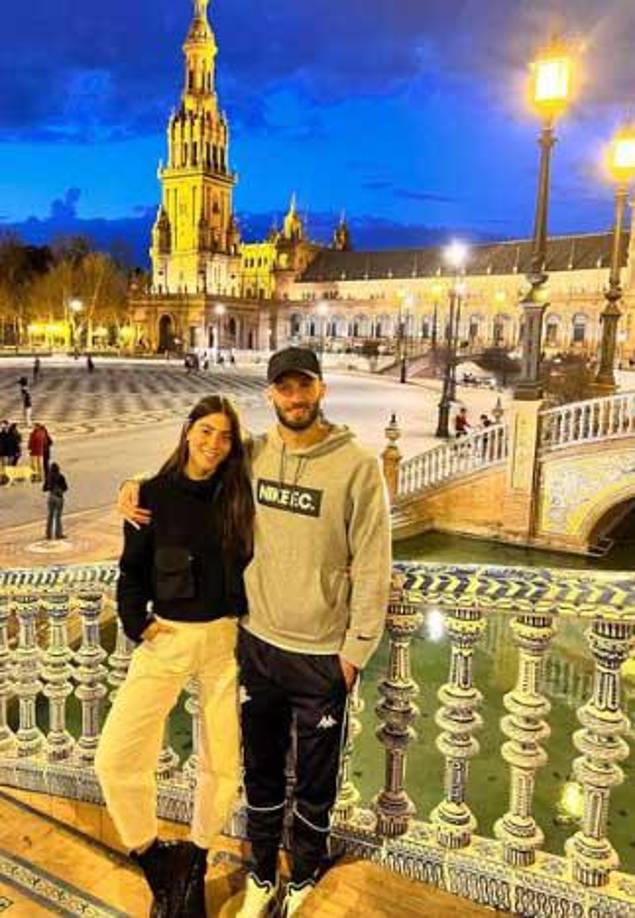 Germán Pezzella: Su linda pareja sentimental es Agustina Bascerano .