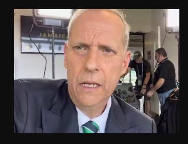 Narró por muchos años partidos de la selección de México y equipos locales.