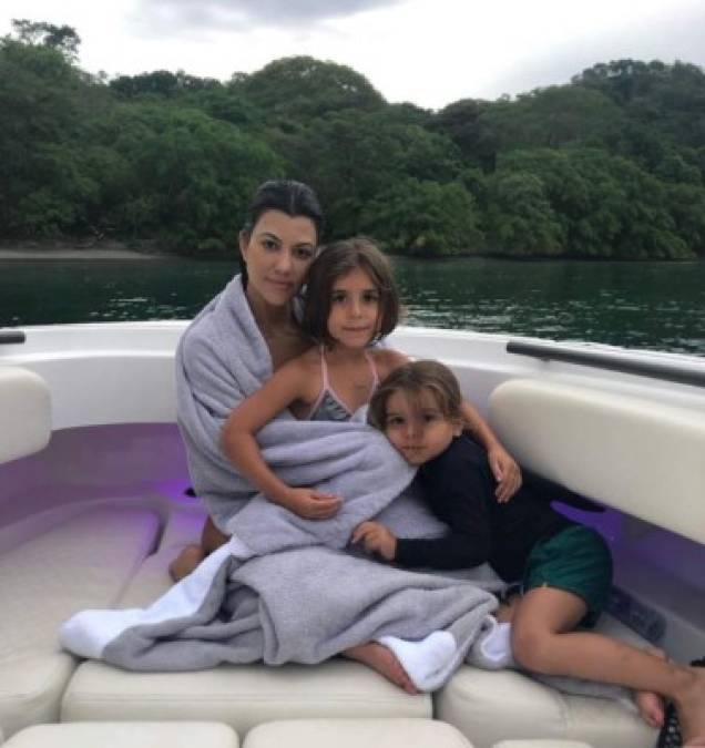 La famosa Kourtney Kardashian lleva varias semanas disfrutando de unas idílicas vacaciones en Italia y ha querido aprovechar ese viaje para compartir con todos los lectores de su portal de estilo de vida Poosh los entrenamientos de cinco minutos a los que ella recurre cuando se encuentra lejos de casa.<br/>