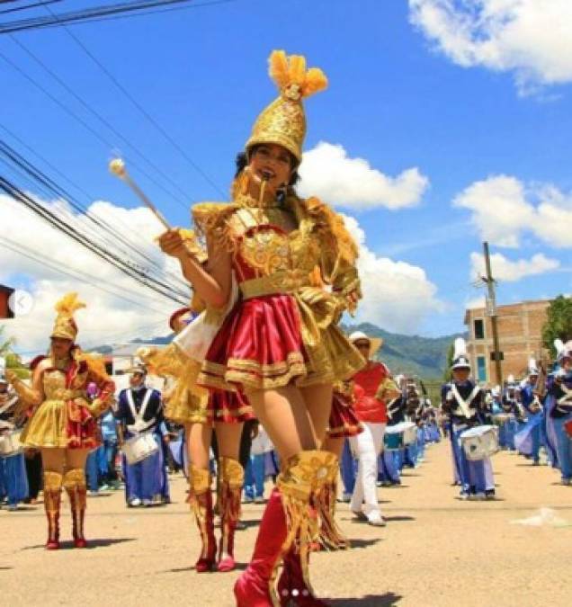 Tras su aparición en el desfile del 196 años de independencia, su nombre fue aclamado, y es que Daniela se robó el show con su espectáculo y belleza.