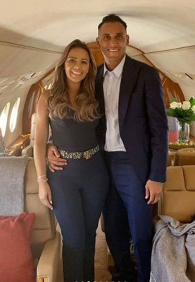 El portero Keylor Navas está buscando casa para vivir junto a su mujer y sus hijos durante los años que dure su aventura en el club de la capital francesa.