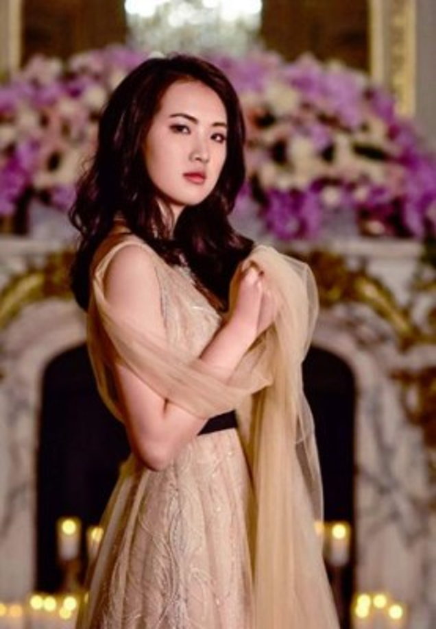 La bailarina también es aficionada a la moda de alta costura.