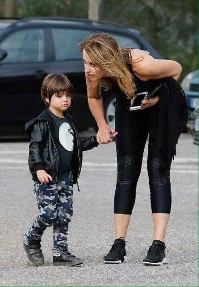 La revista recalcó que los abuelos paternos ya no conviven casi con los niños debido a que la cantante se quedó con la mayor parte de la custodia.