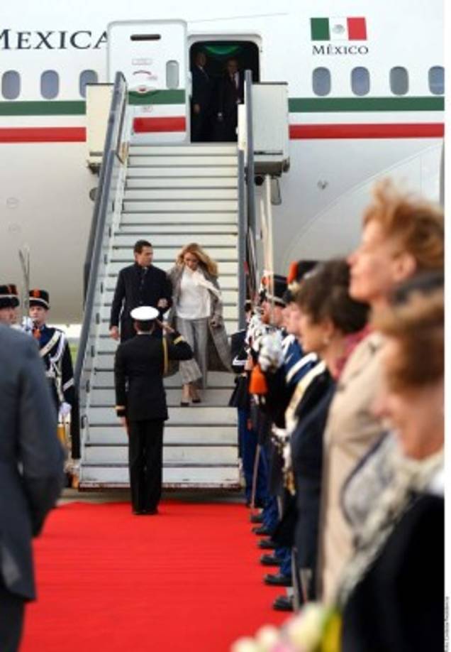 Cuando era usada por Peña Nieto y Angélica Rivera, el avión tenía la matrícula civil XC-MEX, pero luego de ser llevada a Victorville, se le cambio a un registro militar, FAM 3523.