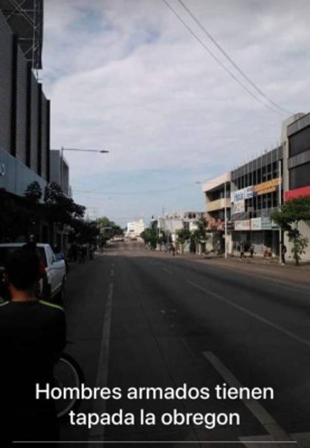 CULIACÁN, SINALOA, 17OCTUBRE2019.- Diversos enfrentamientos se registaron tras la detención de unos de los hijos de El Chapo Guzmán, hombres armados dispararon armas de grueso calibre en zonas muy concurridas por la población, camionetas baleadas y personas muertas se observaban en las calles. <br/>FOTO: CUARTOSCURO.COM