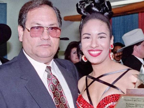 Abraham Quintanilla dijo que su hija Selena sí recibió una transfusión de sangre, pero aún así, ella falleció.