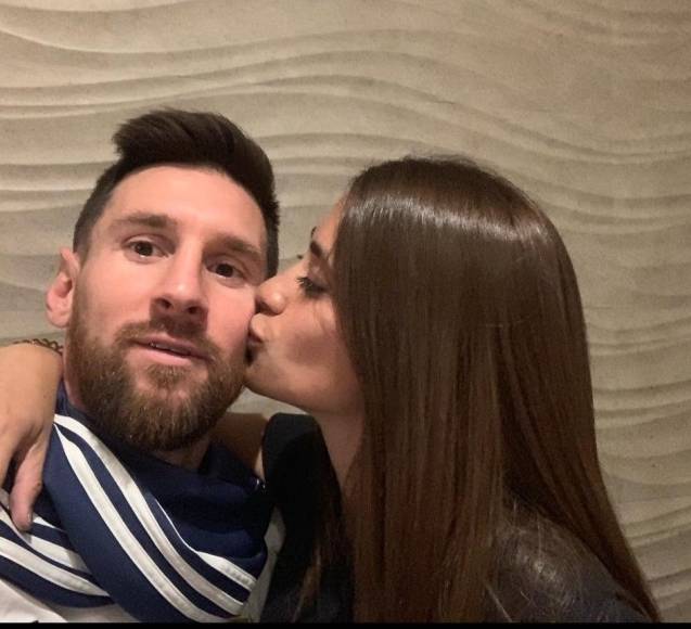 Antonela Roccuzzo y Lionel Messi son una de las parejas más queridas en el mundo del deporte y tienen una relación soñada. Sin embargo, de vez en cuando salen a la luz rumores y en este caso, la modelo fitness ha lanzado fuertes palabras contra la esposa del crack rosarino. 