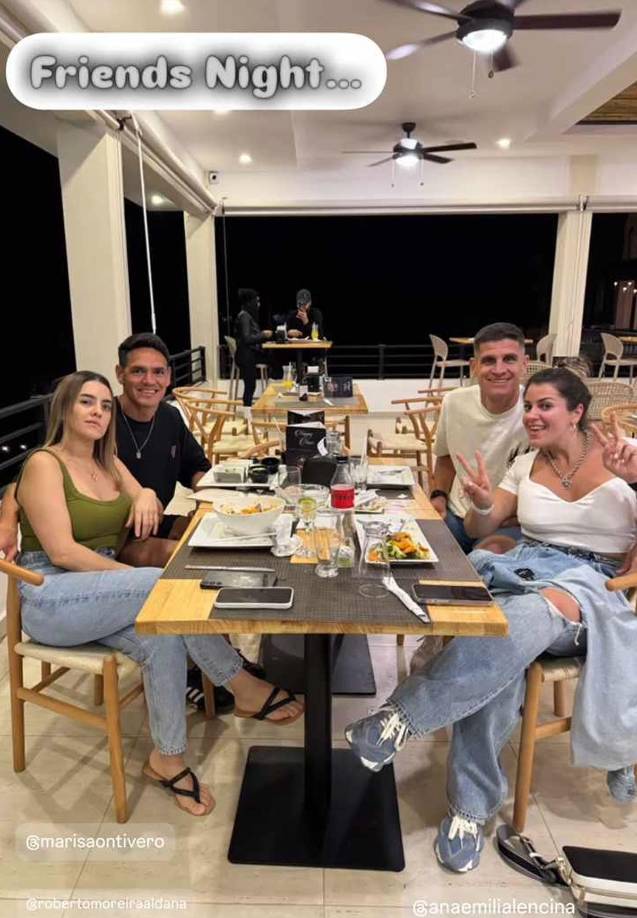 Jonathan Rougier también aprovechó para una cena con su amigo Roberto Moreira, delantero paraguayo del Génesis de Comayagua, y sus respectivas esposas.