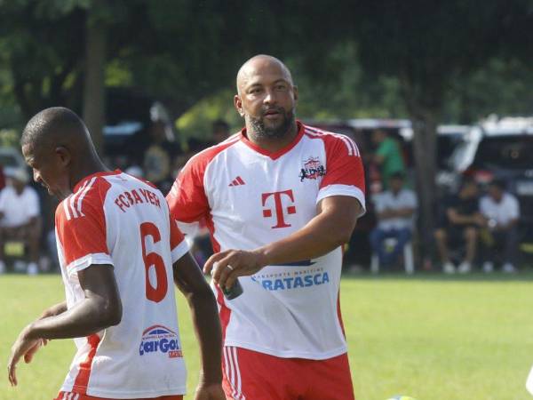 Víctor Bernárdez juega en la Liga de Veteranos de San Pedro Sula.
