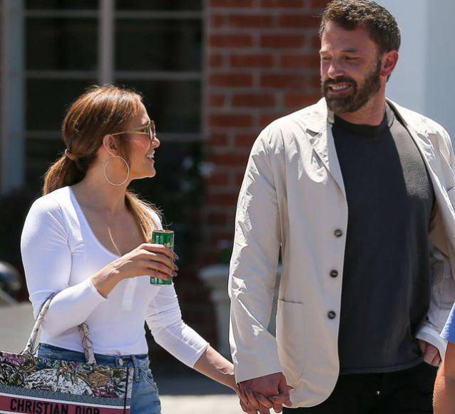 Aunque se había rumorado que JLo tomaría el apellido del actor tras convertirse en su esposa, ahora está confirmado; ya es legalmente Jennifer Affleck.