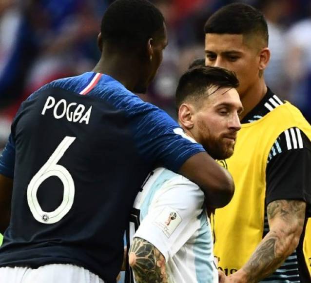 Momento en que Pogba llega a consolar a Messi .