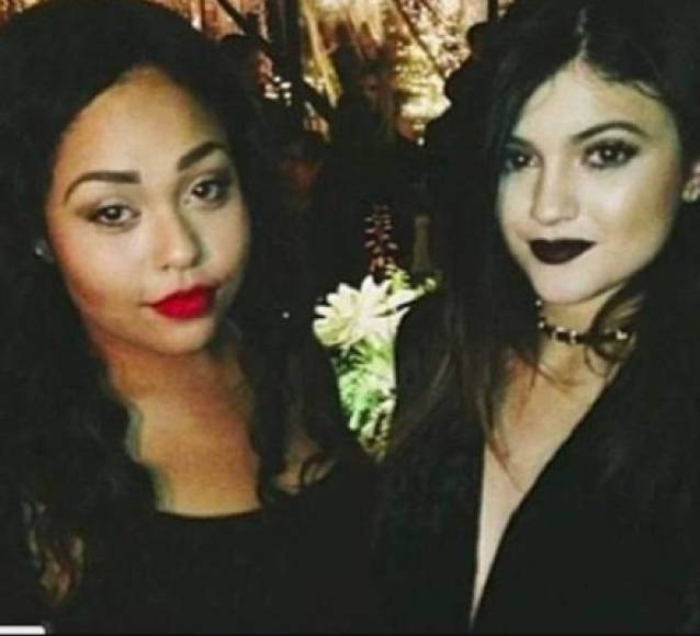 Kylie apareció por primera vez en el Instagram de Jordyn en la época navideña de 2013, cuando ambos usaban un estilo 'emo'. <br/><br/>'Feliz Navidad de los góticos', inscribió Jordyn junto a la foto.<br/><br/><br/><br/>