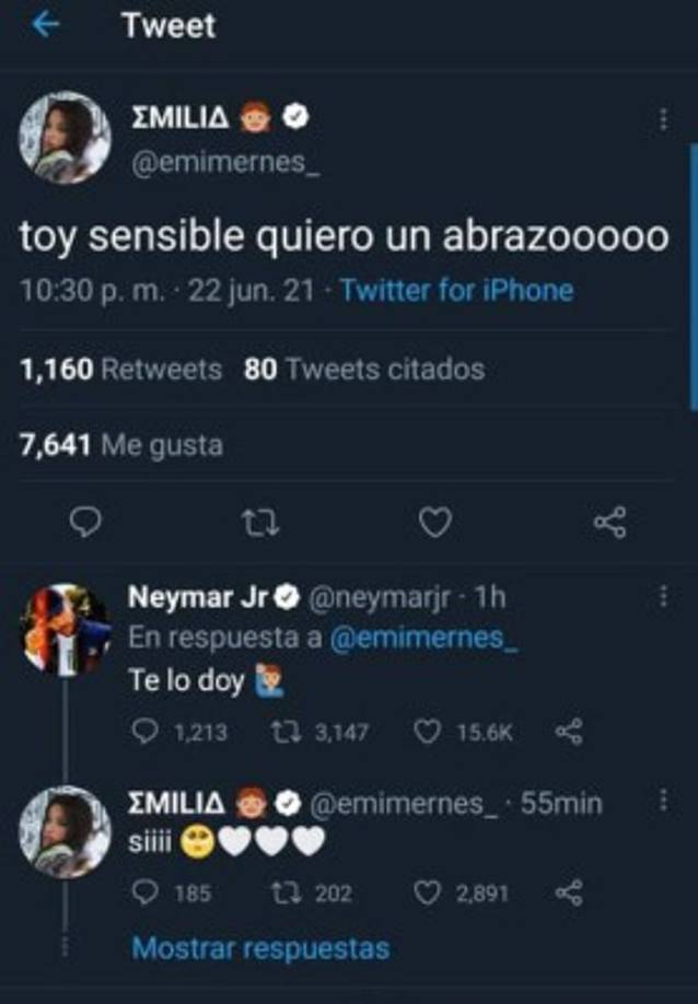 'Toy sensible quiero un abrazooooo', publicó en sus redes sociales la chica e inmediatamente Neymar le respondió que se lo iba a dar.
