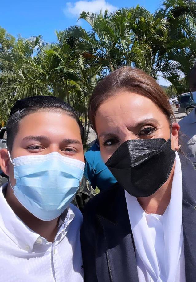 Sin embargo, dicha aseveración ha sido desmentida por algunos allegados de la mandataria hondureña. 