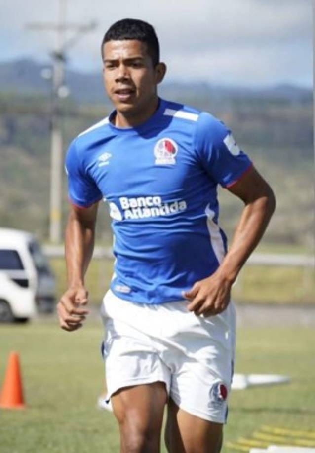 Axel Gómez se desempeña como lateral por la banda izquierda. Solamente ha visto acción en tres partidos, anotó un gol ante la UPN.<br/>