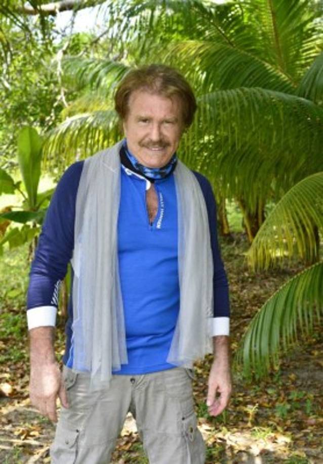 Edmundo Arrocet: cantante y humorista de Argentina, participó en el Festival de la Canción Viña del Mar con los cantantes Joan Manuel Serrat y Julio Iglesias.