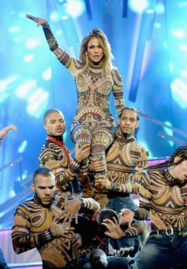 Con este presentación Jennifer López se consagra entre las grandes anfitrionas en un evento en vivo con audiencia.