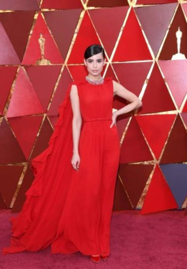 Sofía Carson, preciosa de rojo. Las actriz eligió un diseño de Giambattista Valli.