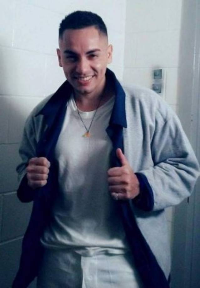 El hondureño ha podido llevar una vida 'normal' en la que ha podido estudiar secundaria y tiene un curso de Administración de Negocios. En 2015 inició los videos en la cárcel, pero antes de eso tuvo una vida complicada tras las rejas. <br/>