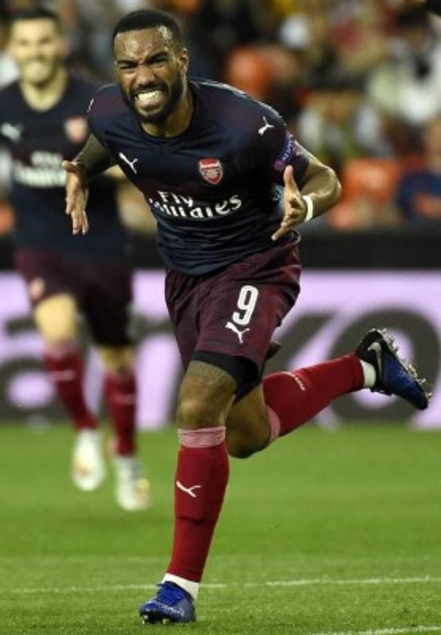 El Atlético de Madrid está pensando en Alexandre Lacazette como sustituto de Griezmann, según apunta el diario francés Le 10 Sport . El delantero del Arsenal estuvo apunto de fichar por el Atlético en 2017, pero el club rojiblanco fue sancionado sin poder fichar en esa ventana de mercado.