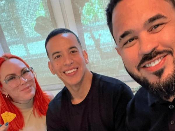 Mireddys González, Daddy Yankee y Raphy Pina en una fotografía de archivo.