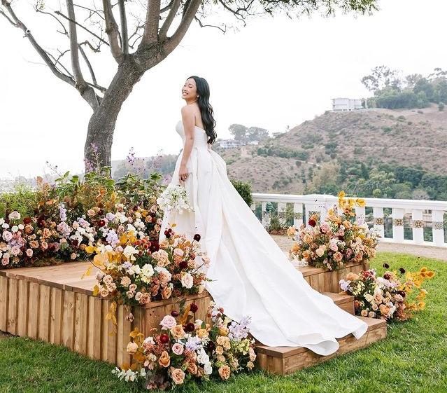 Lana Condor en un vestido de Vera Wang.