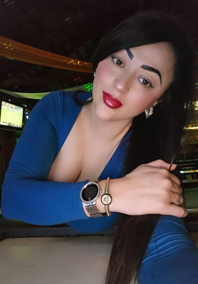 El guardia de seguridad del bar y restaurante cruzó disparos con los sujetos armados y Gaby logró escapar del lugar, pero los maleantes persiguieron el carro y le dispararon.