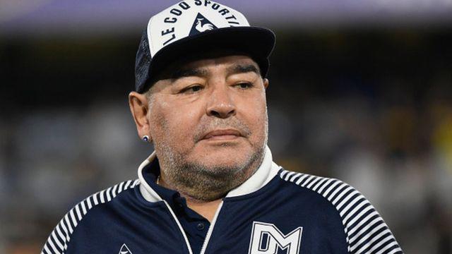 Maradona en su ocaso, dirigiendo a Gimnasia La Plata de su país, en 2020.