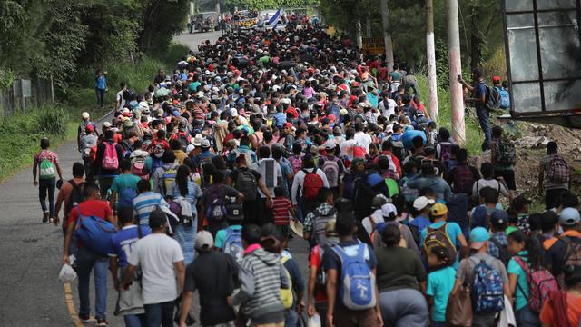 Guatemala establece puestos de control en frontera ante posible llegada de caravana migrante