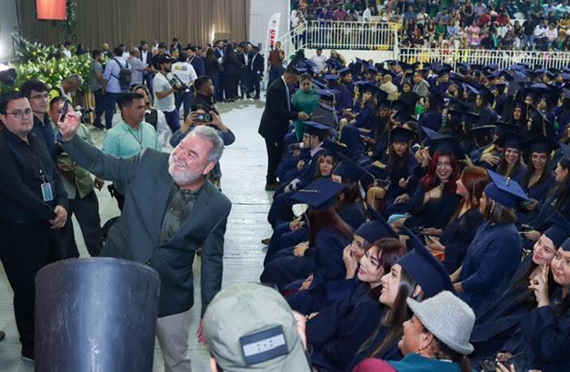 Así celebró sus 64 años el alcalde Roberto Contreras