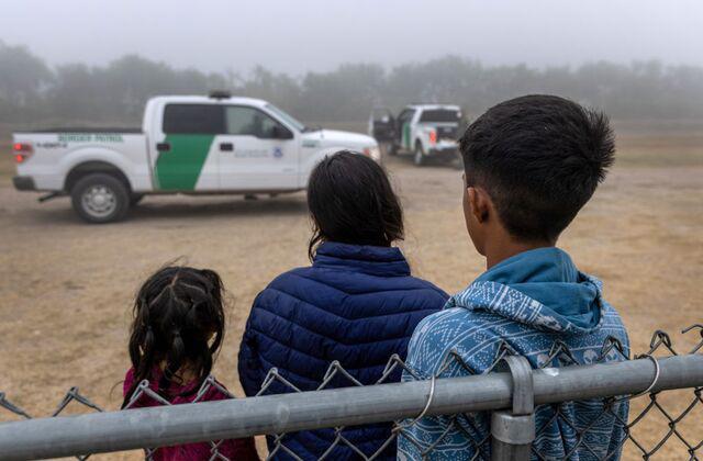EEUU modifica reglas para que niños migrantes abandonados puedan acceder a residencia permanente