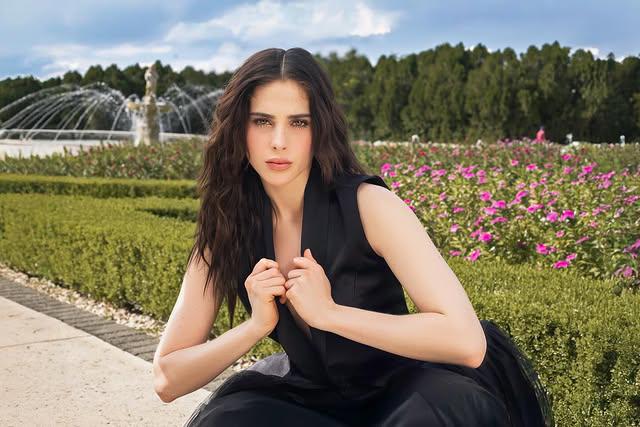 Fátima Bosch se desvanece durante un desfile en Ecuador