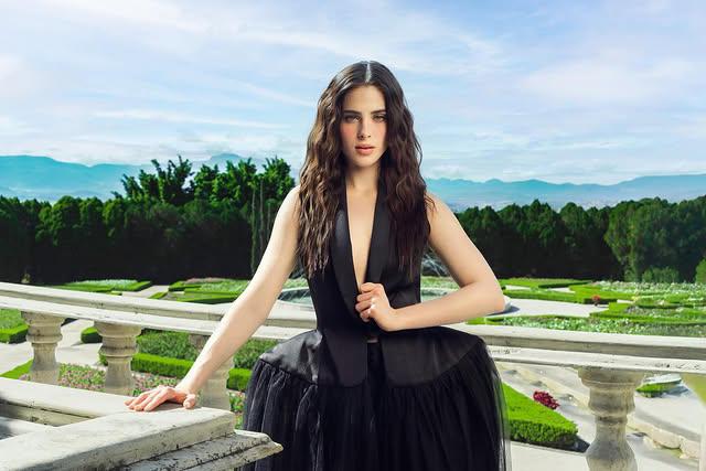 Fátima Bosch se desvanece durante un desfile en Ecuador