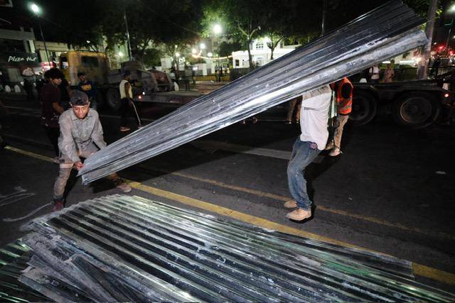 La dirigente de Sincosih, Claudia Pineda, dice que ellos están dispuestos a ayudar en el ordenamiento pero culpó al personal de abastos y mercados de ser cómplices en el desorden que hay en el centro y específicamente en el sector que pretenden ordenar.