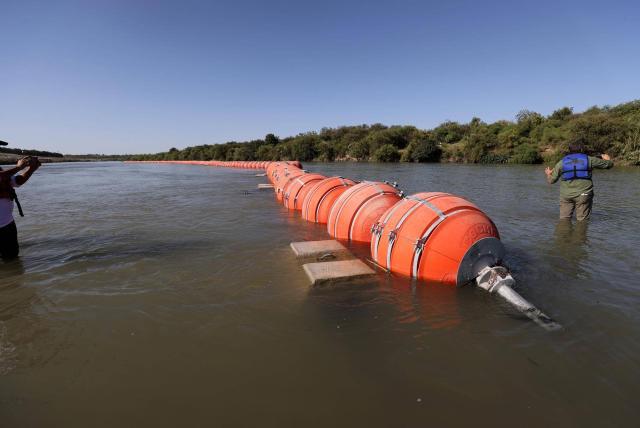 El cuerpo sin vida de un migrante hondureño fue encontrado el jueves entre las boyas instaladas en el río Bravo, frontera entre Estados Unidos y México.