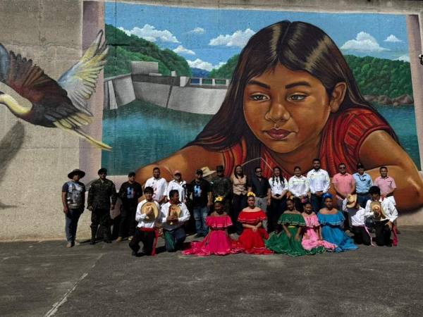 Los artistas realizaron un mural en la represa hidroeléctrica El Cajón, una obra titulada <i>“Dualidad – Coexistencia”.</i> El nuevo mural se suma a los atractivos de la Central, ofreciendo a los visitantes una experiencia que integra arte, conciencia ambiental y desarrollo sostenible.