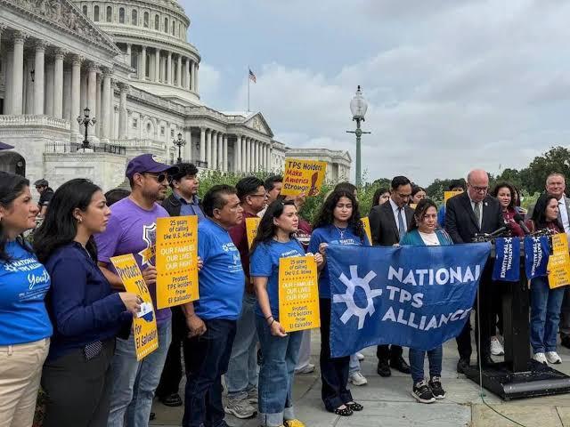EE UU deja en suspenso el futuro del TPS para unos 170,000 salvadoreños